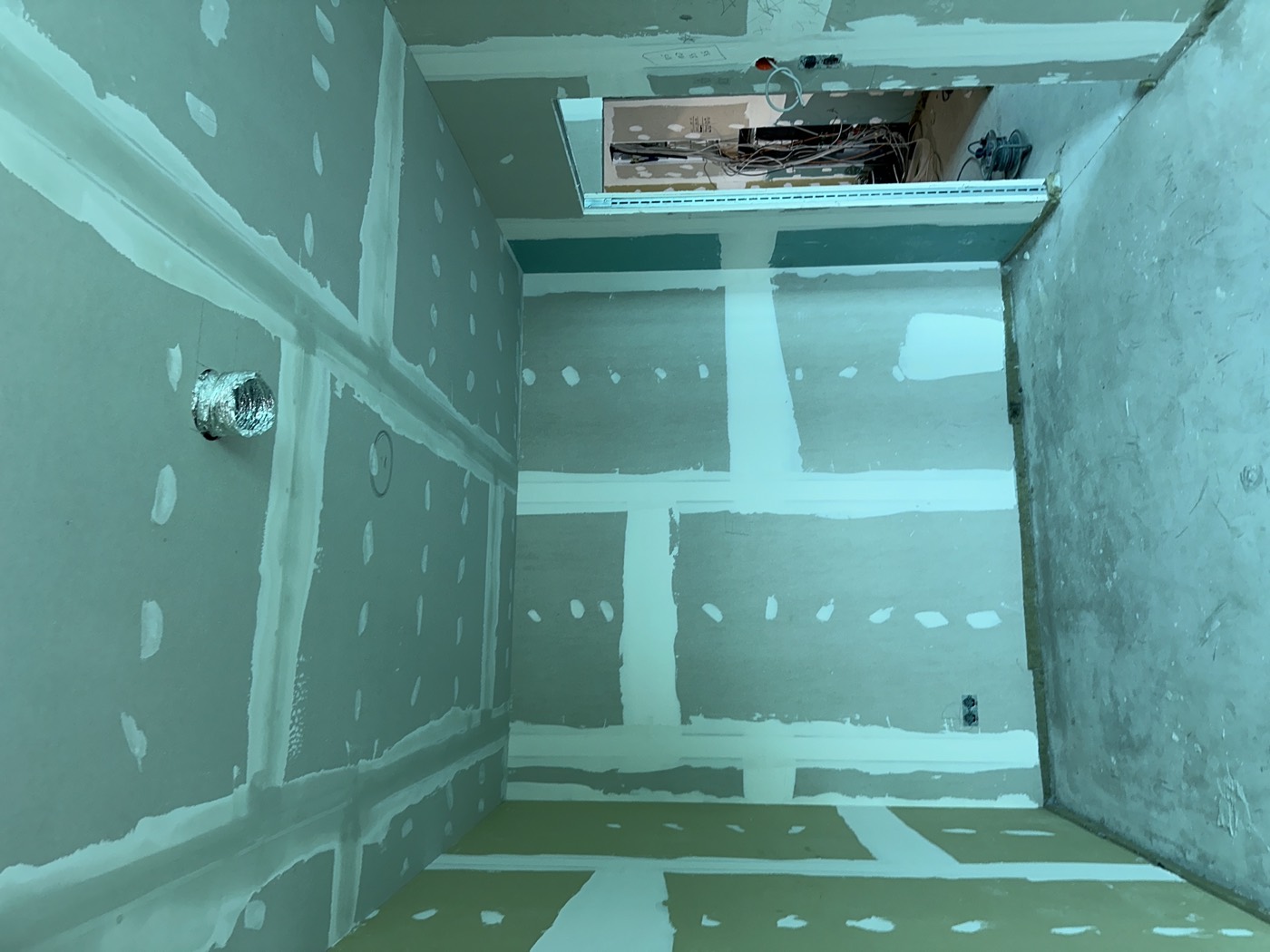 Spachtelarbeiten in Qualitätsstufe Q1 in einer Neubauwohnung